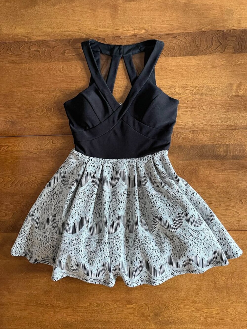 Crystal Doll black and ivory dress juniors' 7